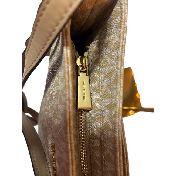 Michael Kors Jet Set Travel Large Logo Messenger - Tan - Picture 5 of 10